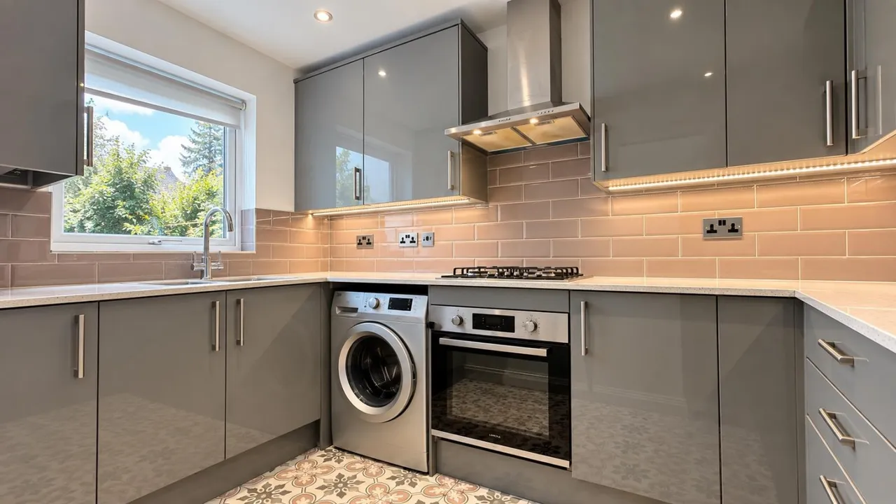 Handside Close, Worcester Park, KT4 8QG, photo 4