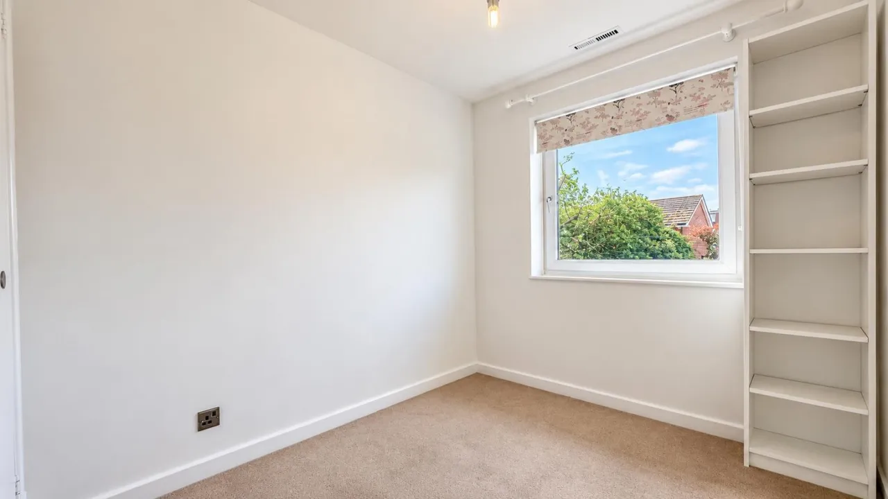 Handside Close, Worcester Park, KT4 8QG, photo 8