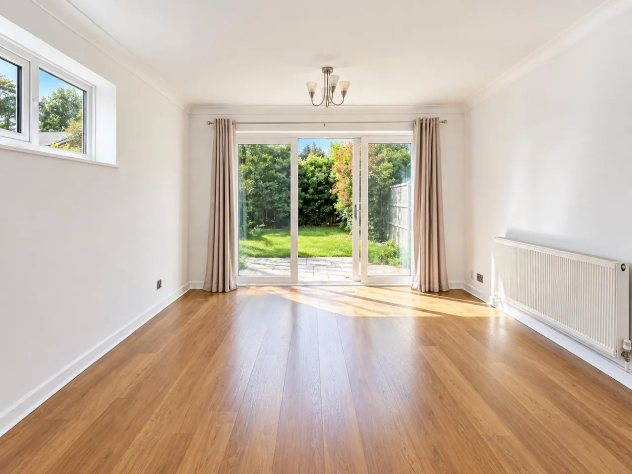 3 bed house to rent — Handside Close, Worcester Park, KT4 8QG