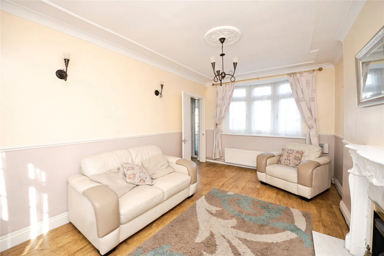 Renown Close, Romford, RM7, photo 2