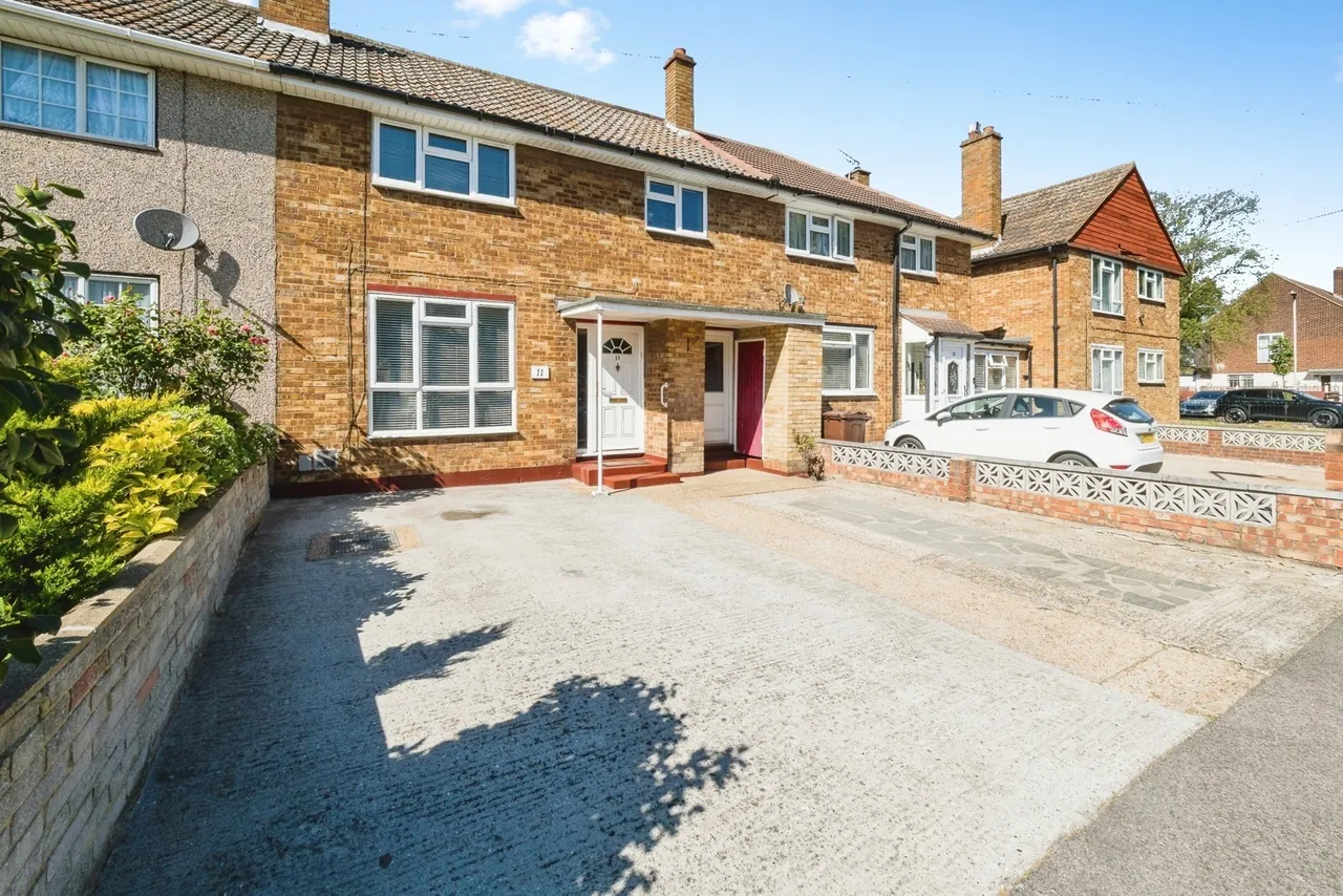 3 bed house for sale — Roycraft Avenue, Barking, IG11