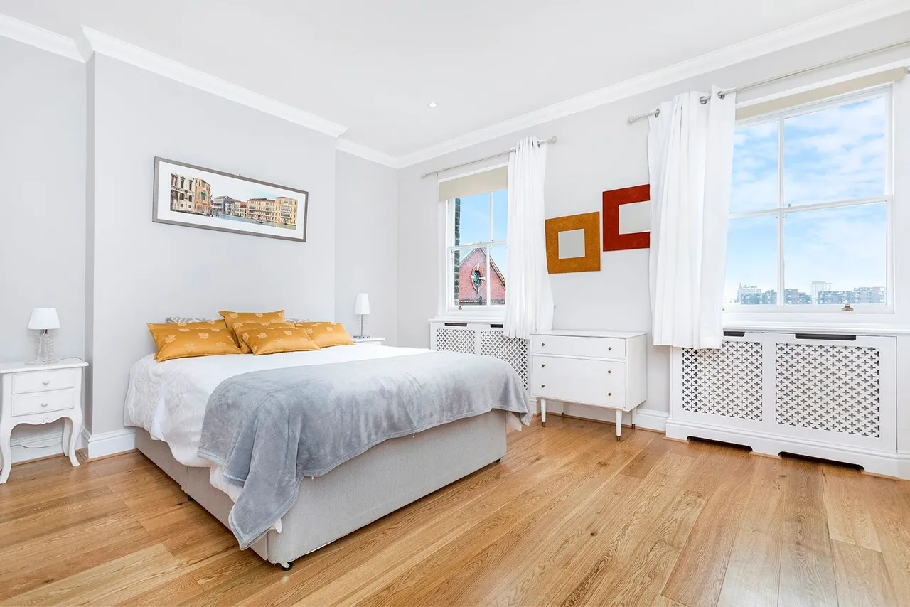 3 bed flat for sale, Road, London, SW10