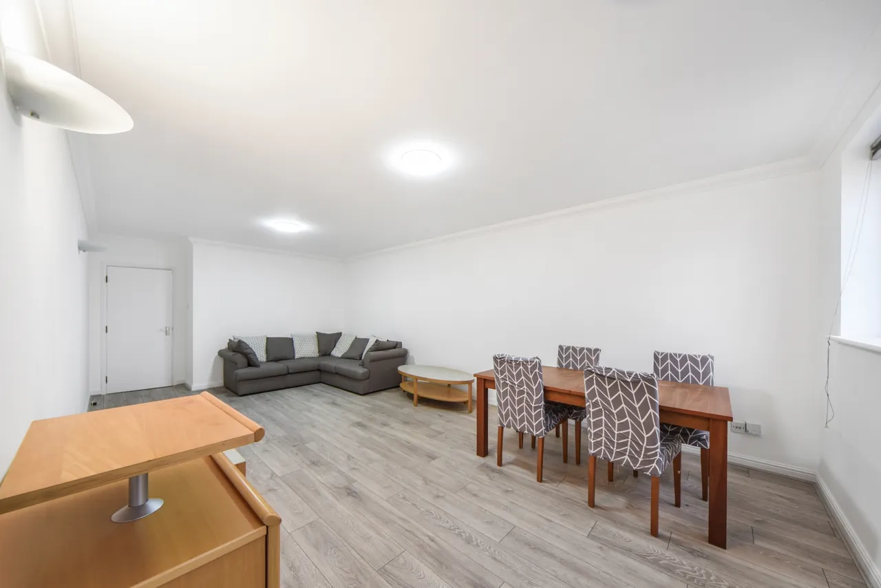 2 bed flat to rent, Maritime Quay, Docklands, E14