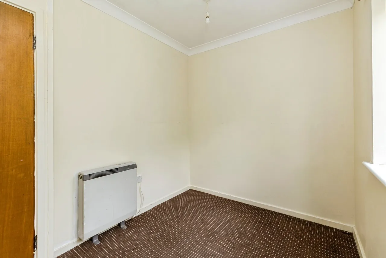 Longmere Road, Crawley, RH10, photo 9