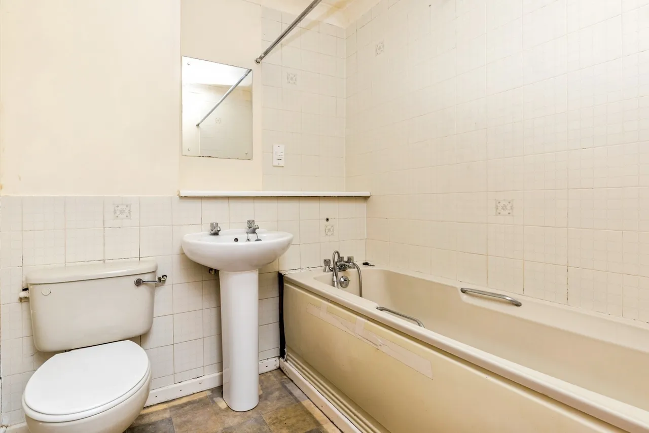 Longmere Road, Crawley, RH10, photo 7