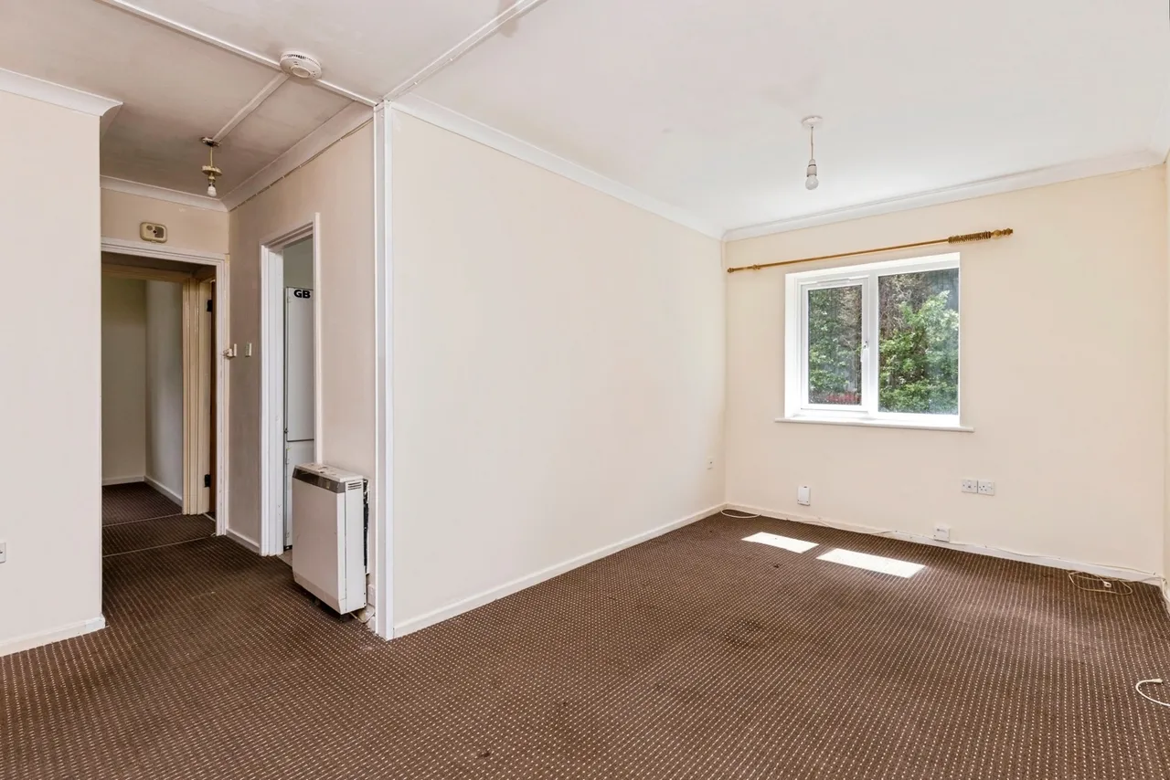 Longmere Road, Crawley, RH10, photo 8
