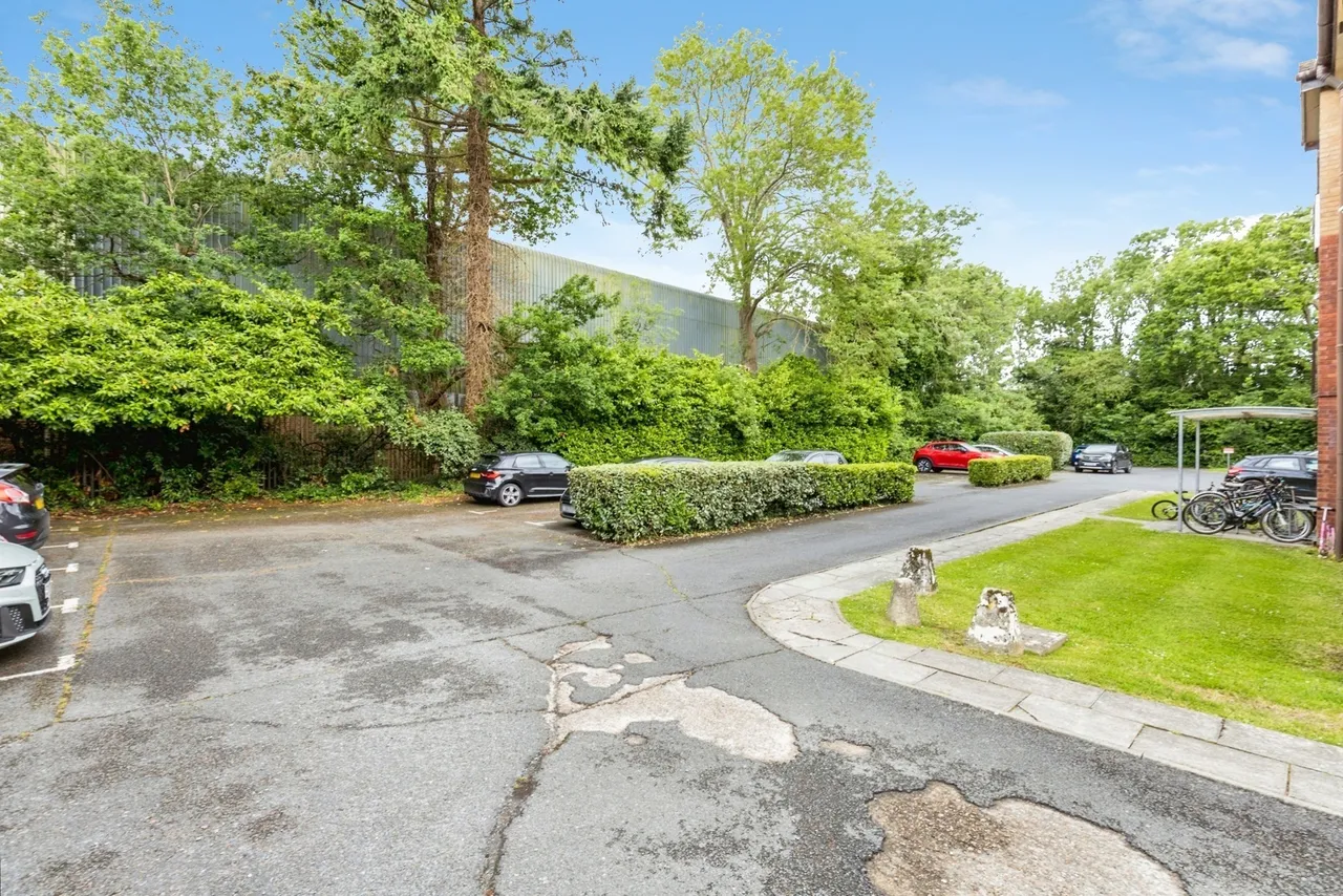 Longmere Road, Crawley, RH10, photo 10