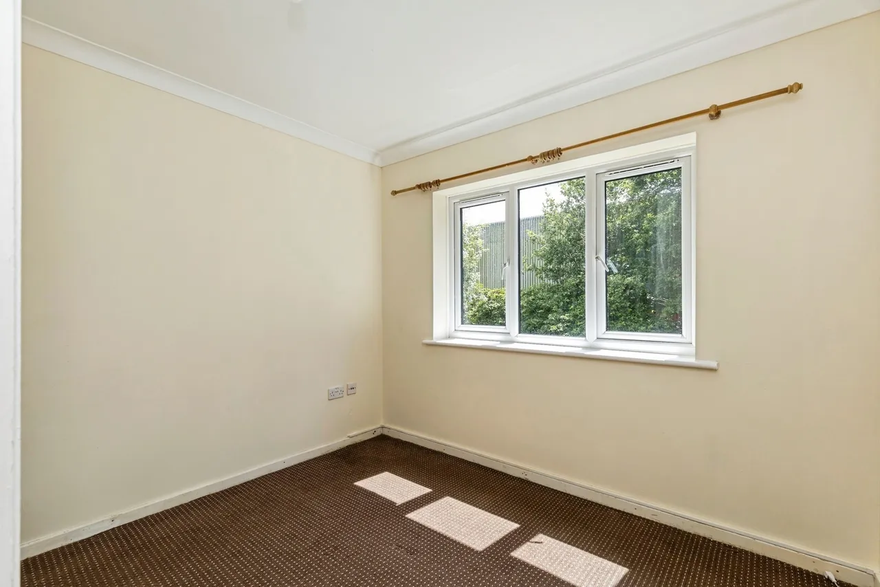 Longmere Road, Crawley, RH10, photo 5