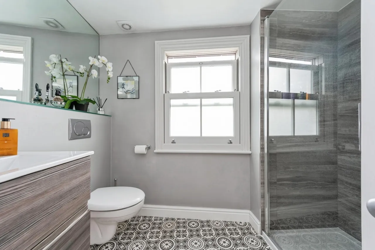 Victor Road, Teddington, TW11, photo 21