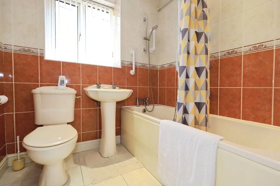 Turnham Green, Perton Wolverhampton, Staffordshire, WV6, photo 11