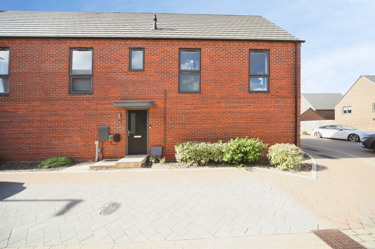 2 bed flat for sale, Holly Lane, Houghton Regis, LU5