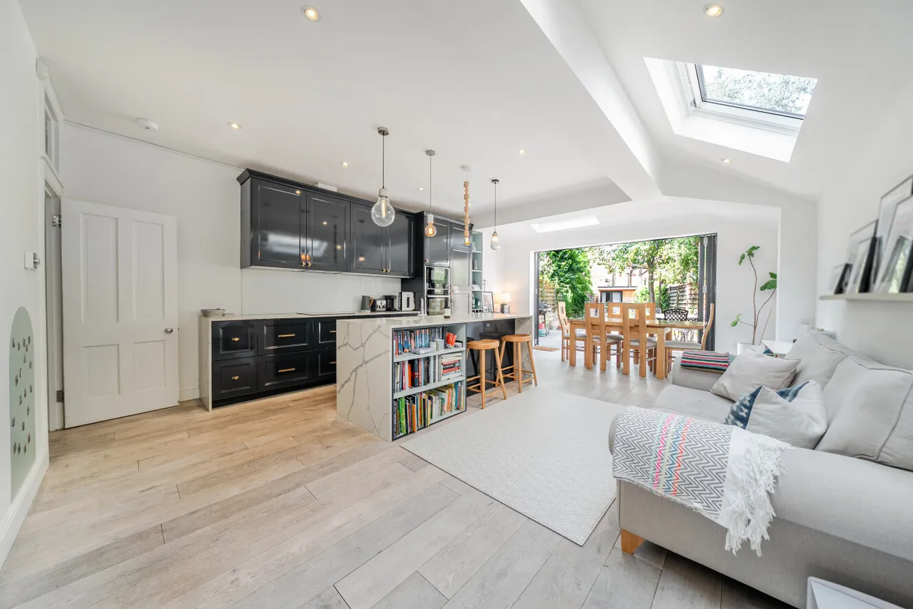 4 bed house for sale — Criffel Avenue, Telford Park, London, SW2
