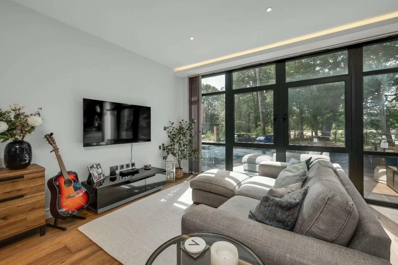 Littleworth Road, Esher, Surrey, KT10 9FP, photo 4
