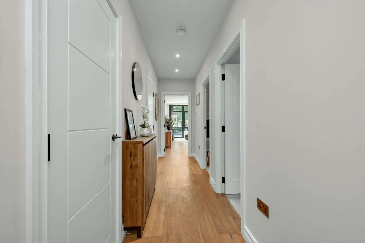 Littleworth Road, Esher, Surrey, KT10 9FP, photo 3