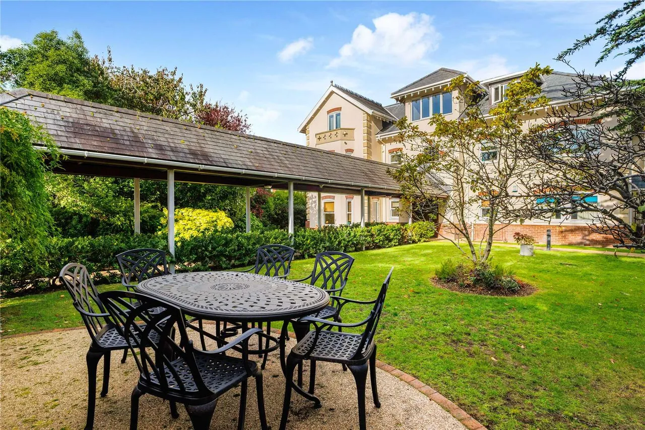 De Mauley Road, Poole, Dorset, BH13 7HN, photo 2