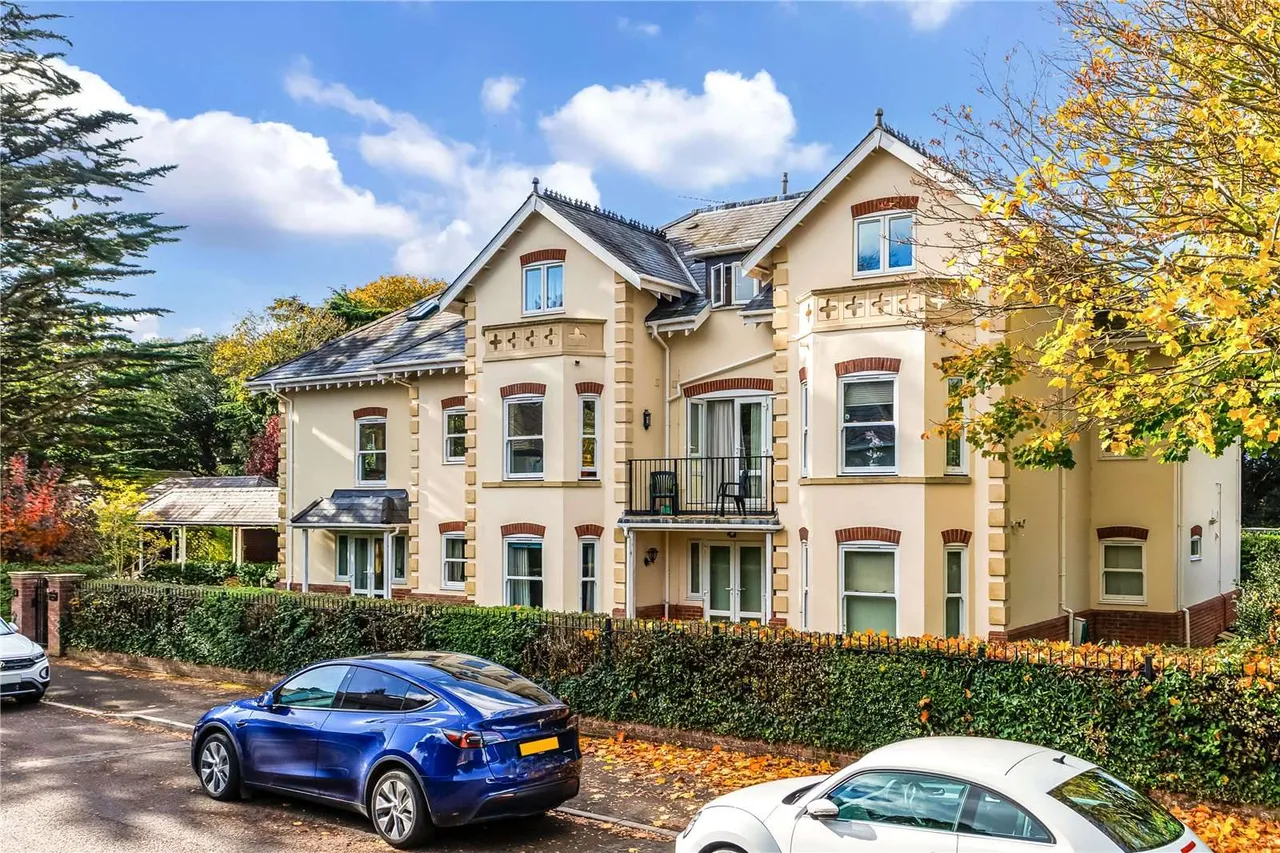 3 bed flat for sale — De Mauley Road, Poole, Dorset, BH13 7HN