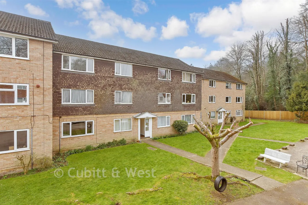 2 bed flat for sale, Ridgeway Road, Redhill, RH1