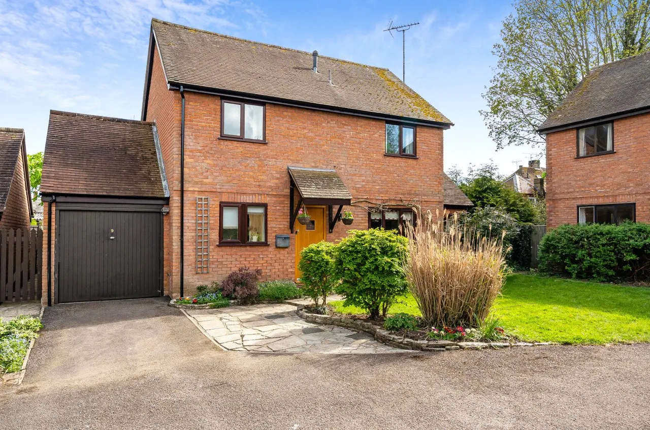 4 bed house for sale — Angel Meadows, Odiham, Hook, Hampshire, RG29 1AR