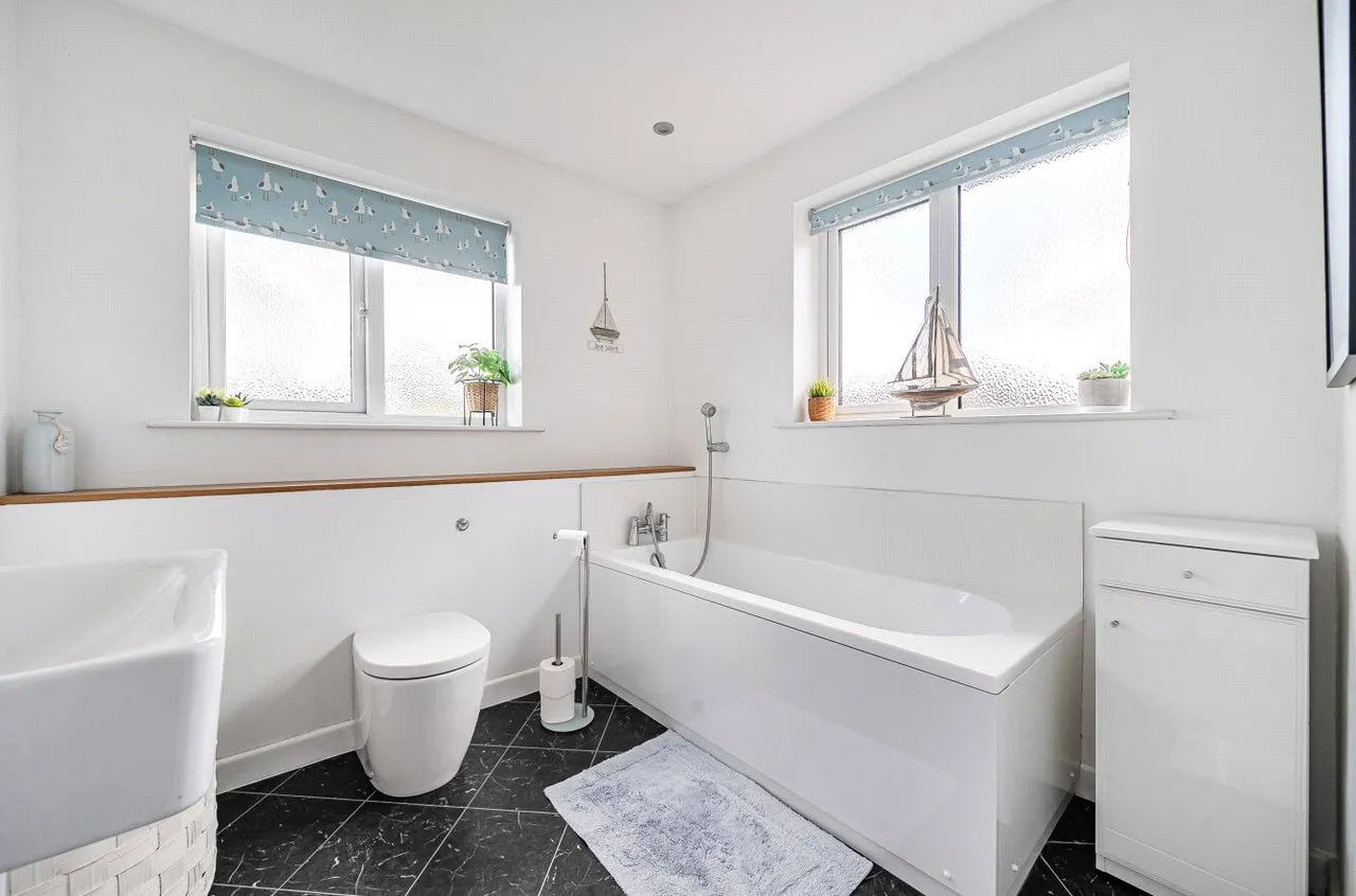 Angel Meadows, Odiham, Hook, Hampshire, RG29 1AR, photo 10