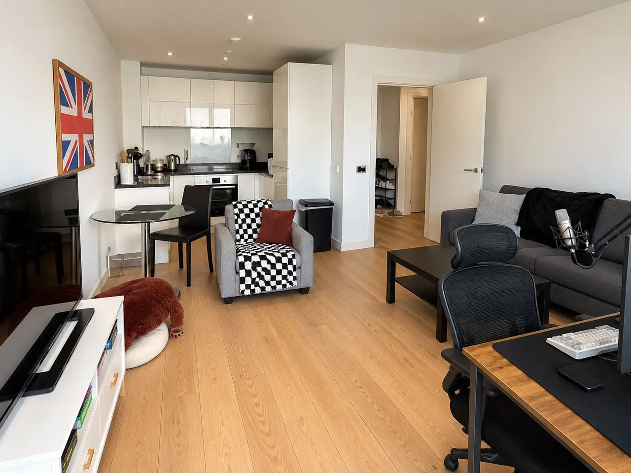 Capital Way, Colindale, NW9, photo 2