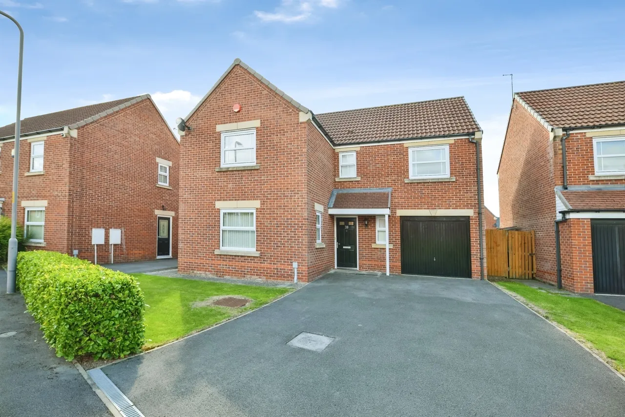 4 bed house for sale — Cherryfield Drive, Middlesbrough