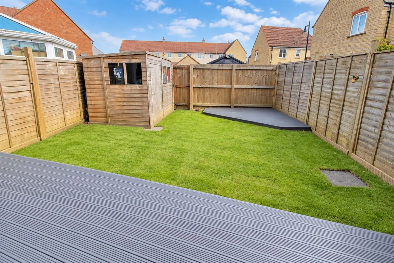 Caradon Walk, Swindon, SN25, photo 11
