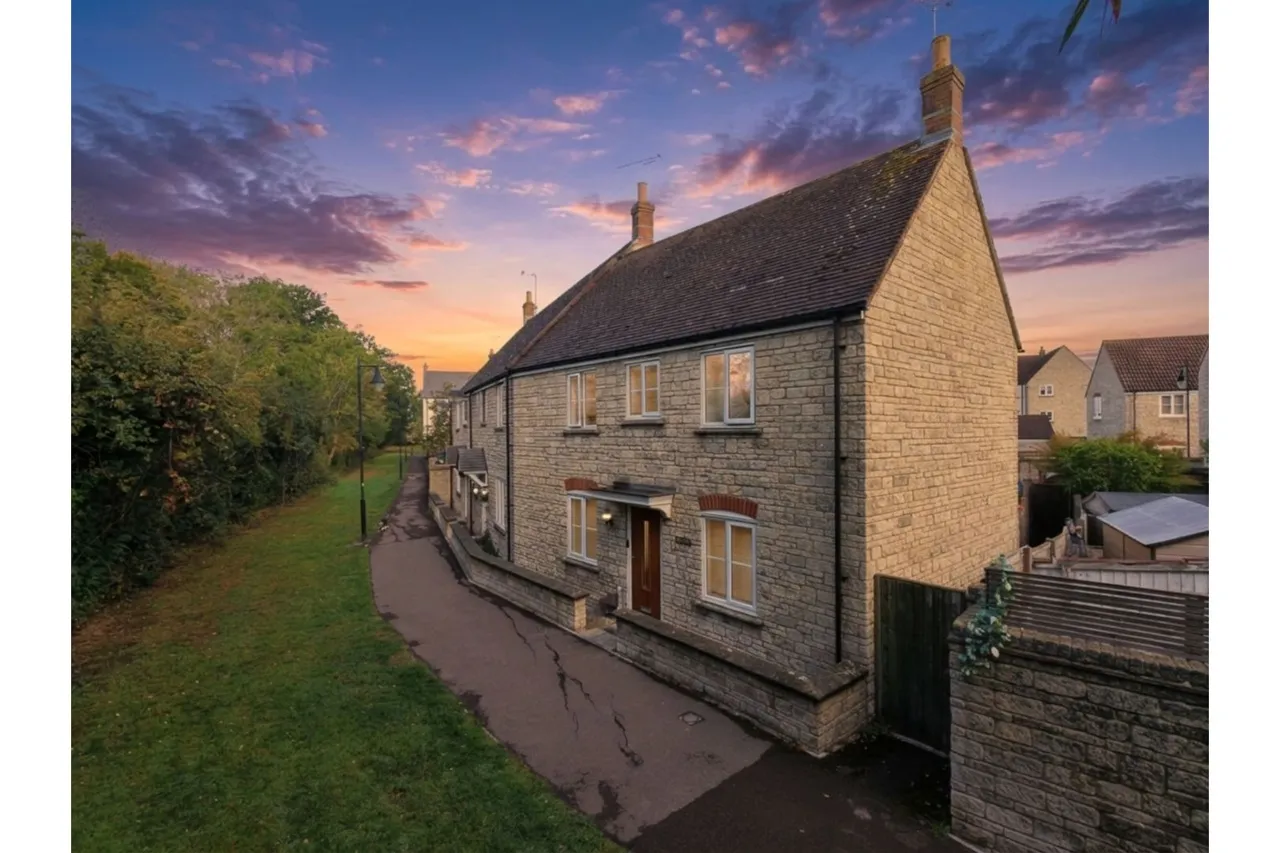 3 bed house to rent, Caradon Walk, Swindon, SN25