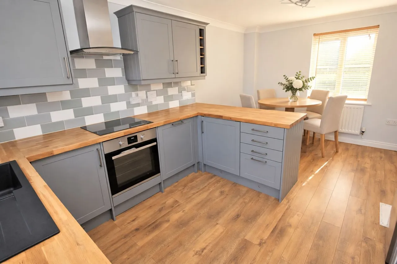 Caradon Walk, Swindon, SN25, photo 2