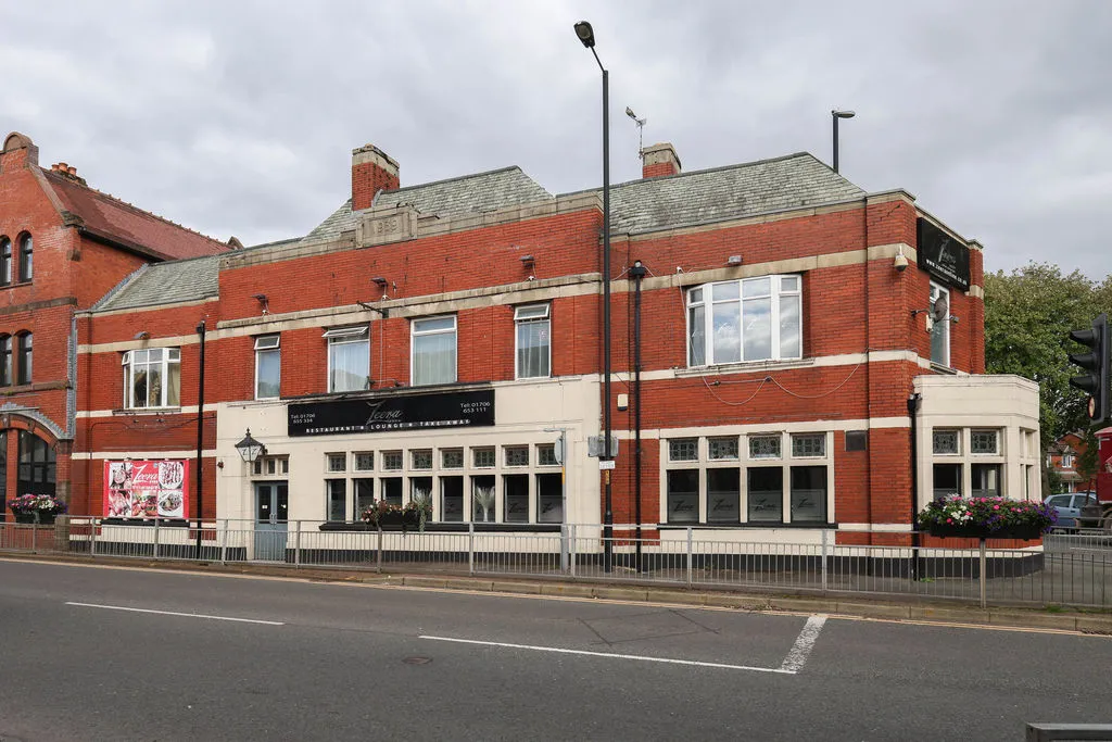 4 bed property for sale, Manchester Road, Rochdale, OL11