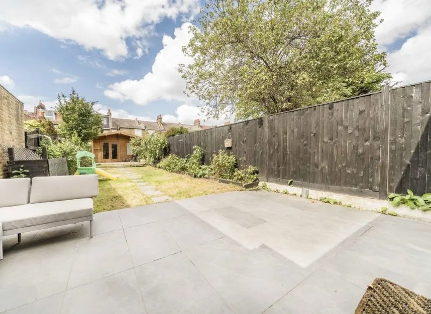 Greyhound Lane, Streatham, SW16, photo 2