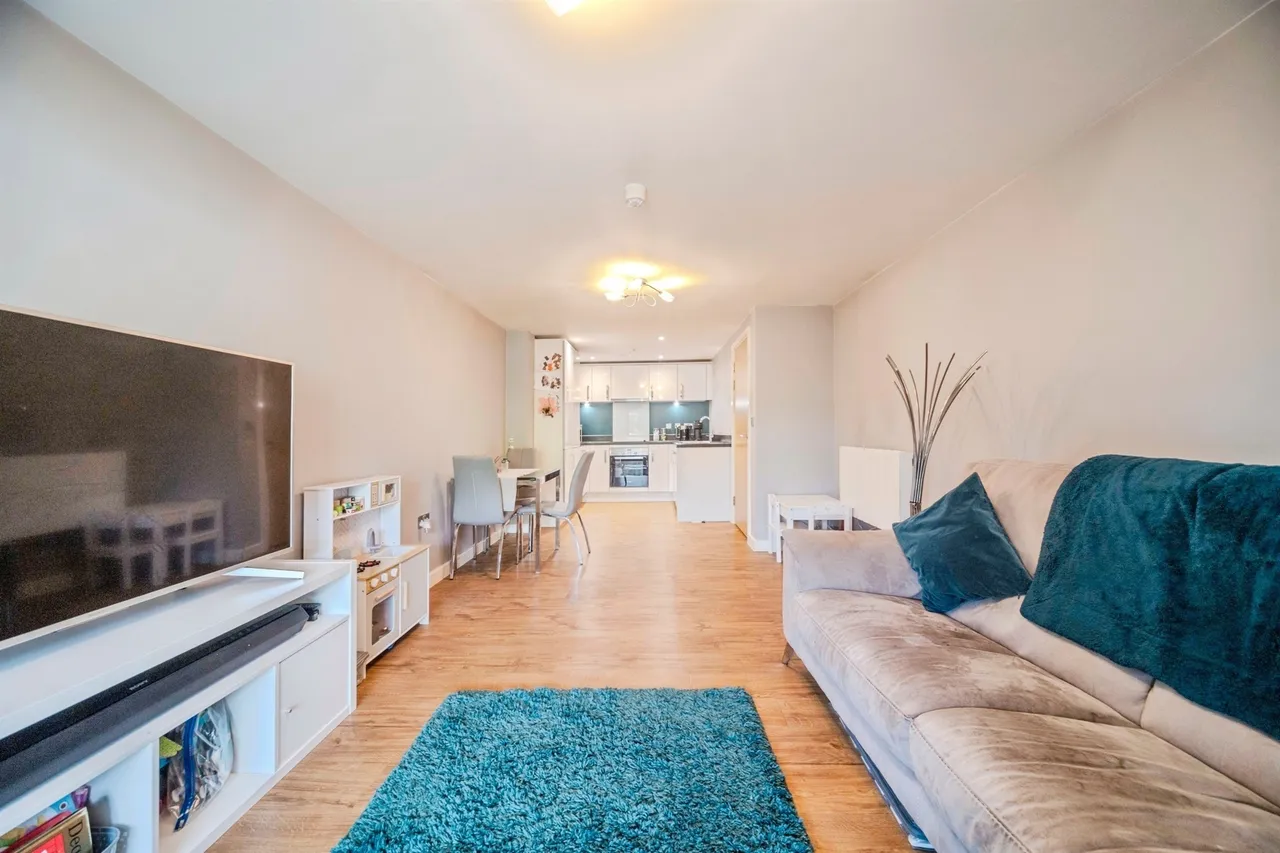 Atlas Way, Oakgrove, Milton Keynes, photo 8