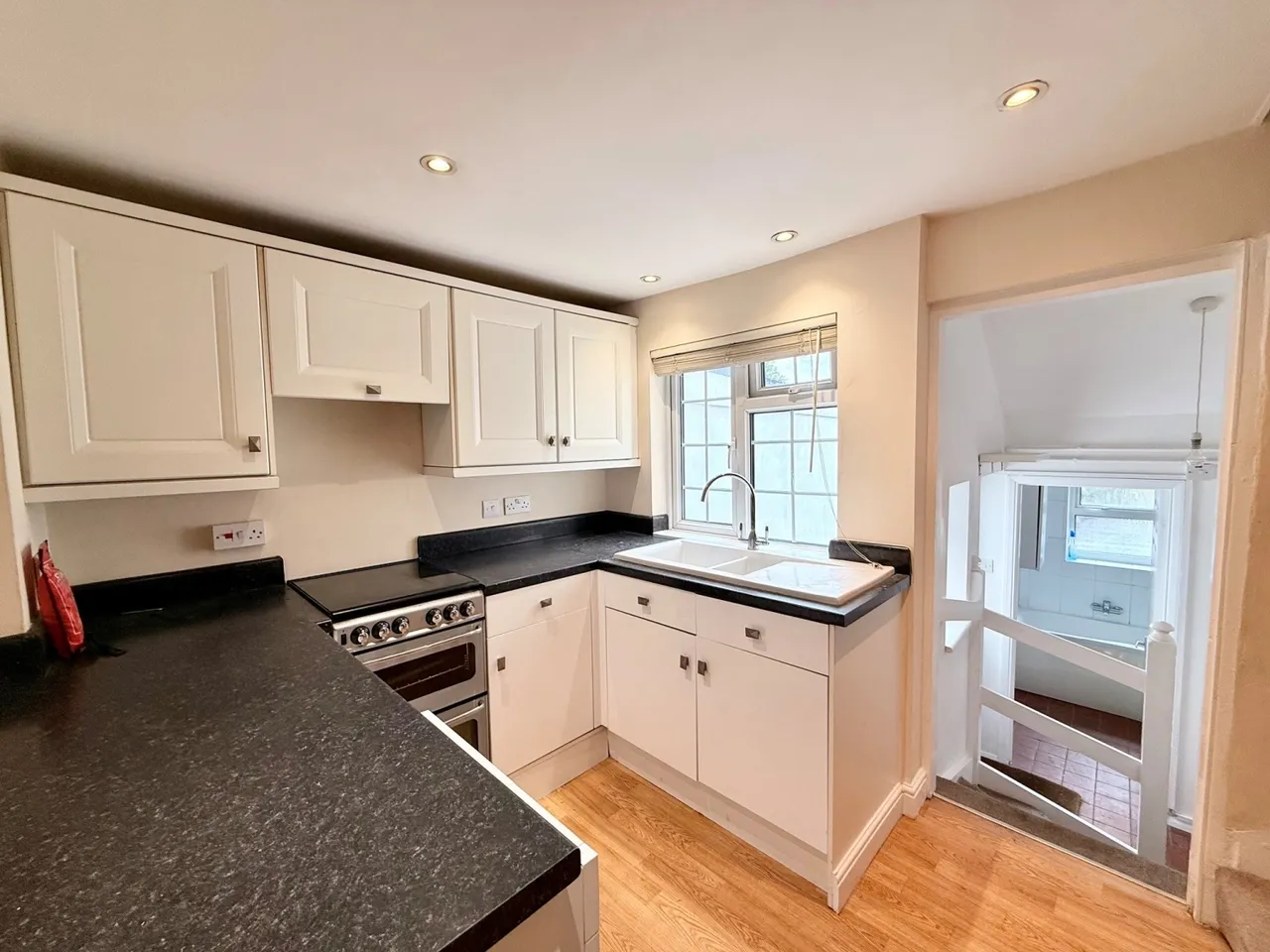 Harvest Road, Englefield GreenSurrey Egham, TW20, photo 3