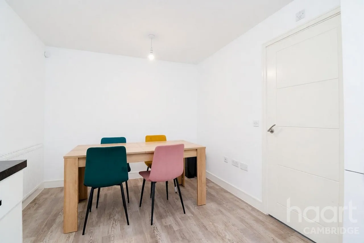 Warren Way, CB24, photo 15