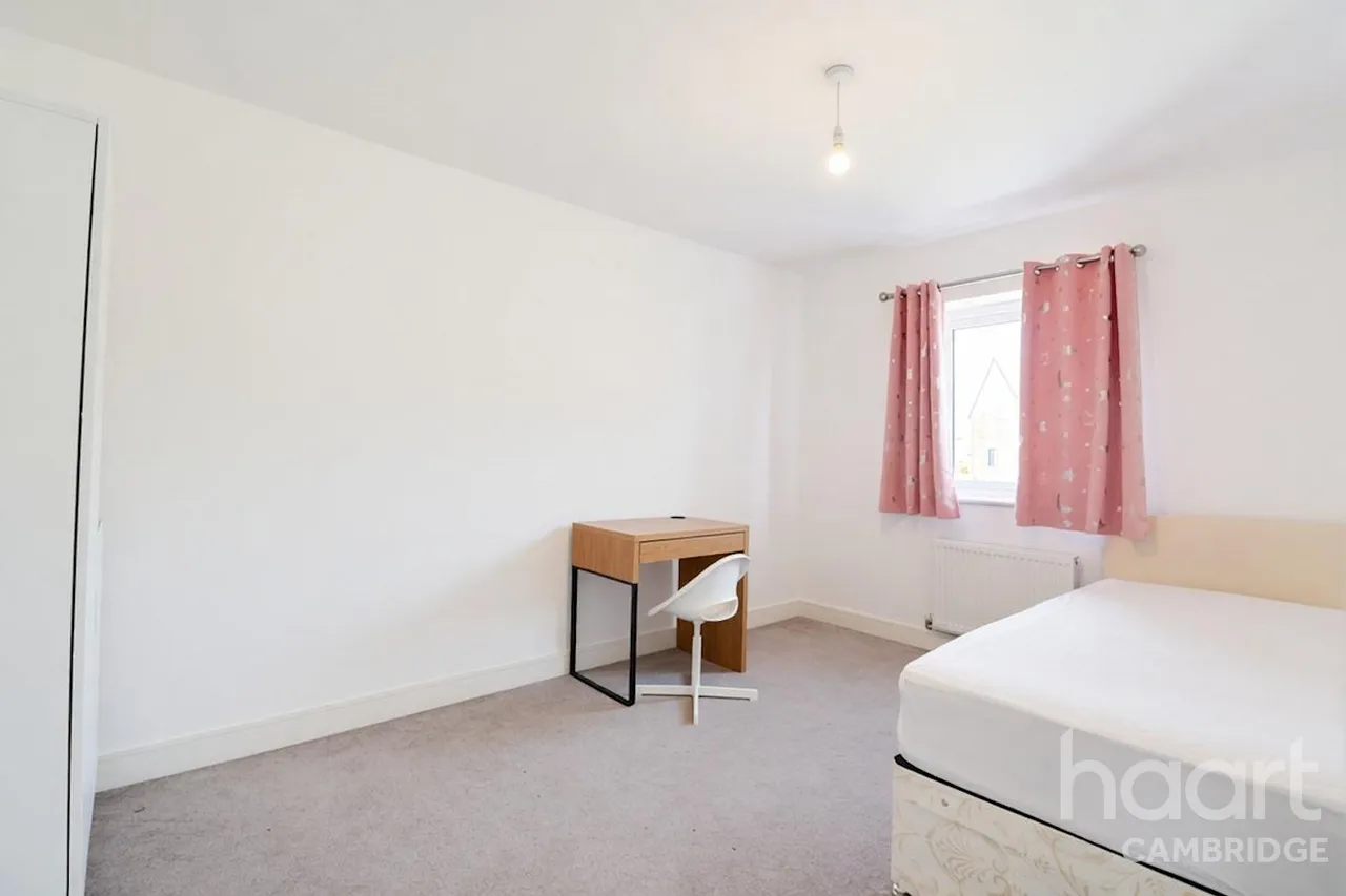 Warren Way, CB24, photo 13