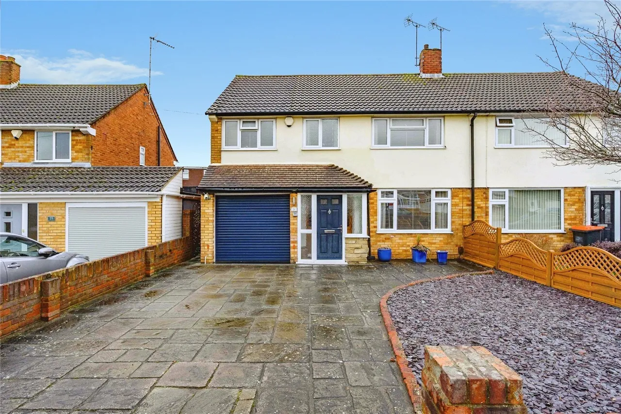 4 bed house for sale — Buckwood Avenue, Dunstable, Bedfordshire, LU5