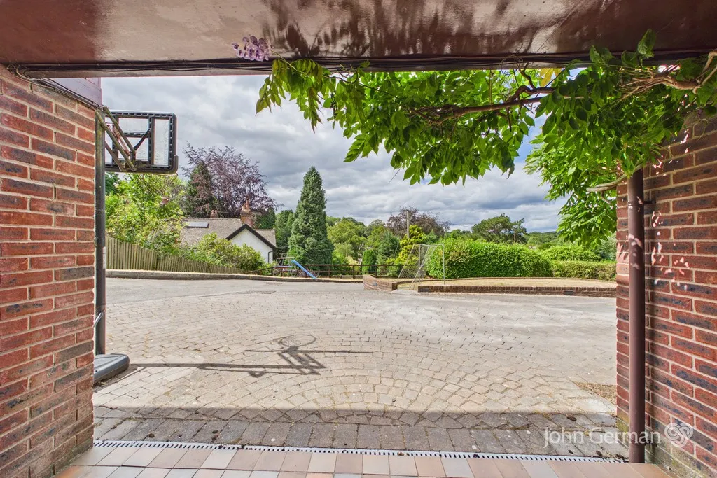 Glen Drive, Alton, photo 37