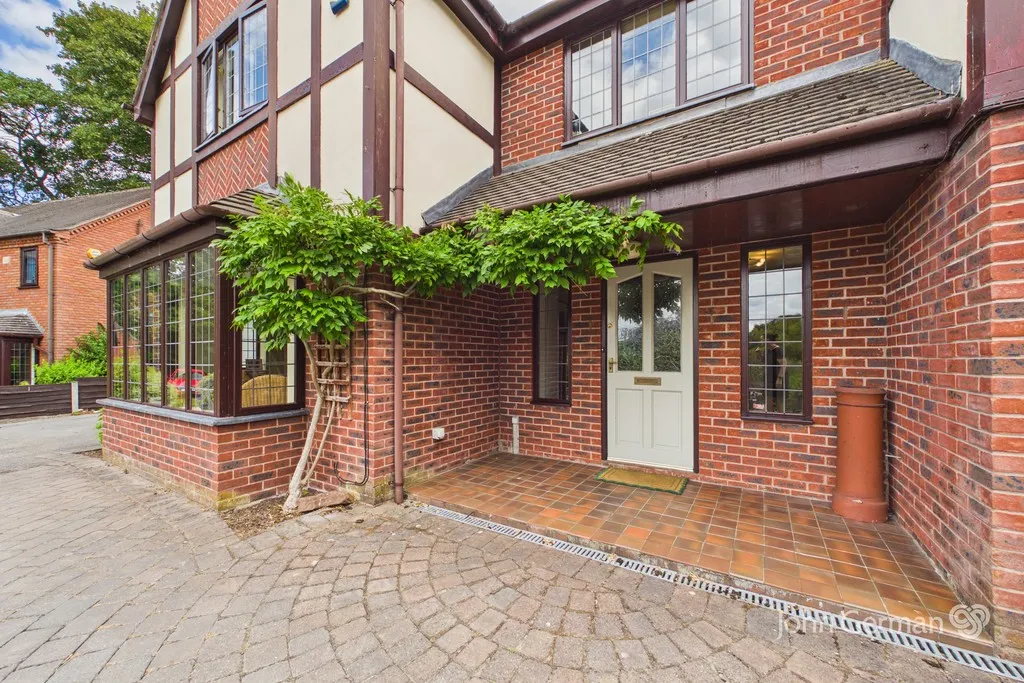 Glen Drive, Alton, photo 38