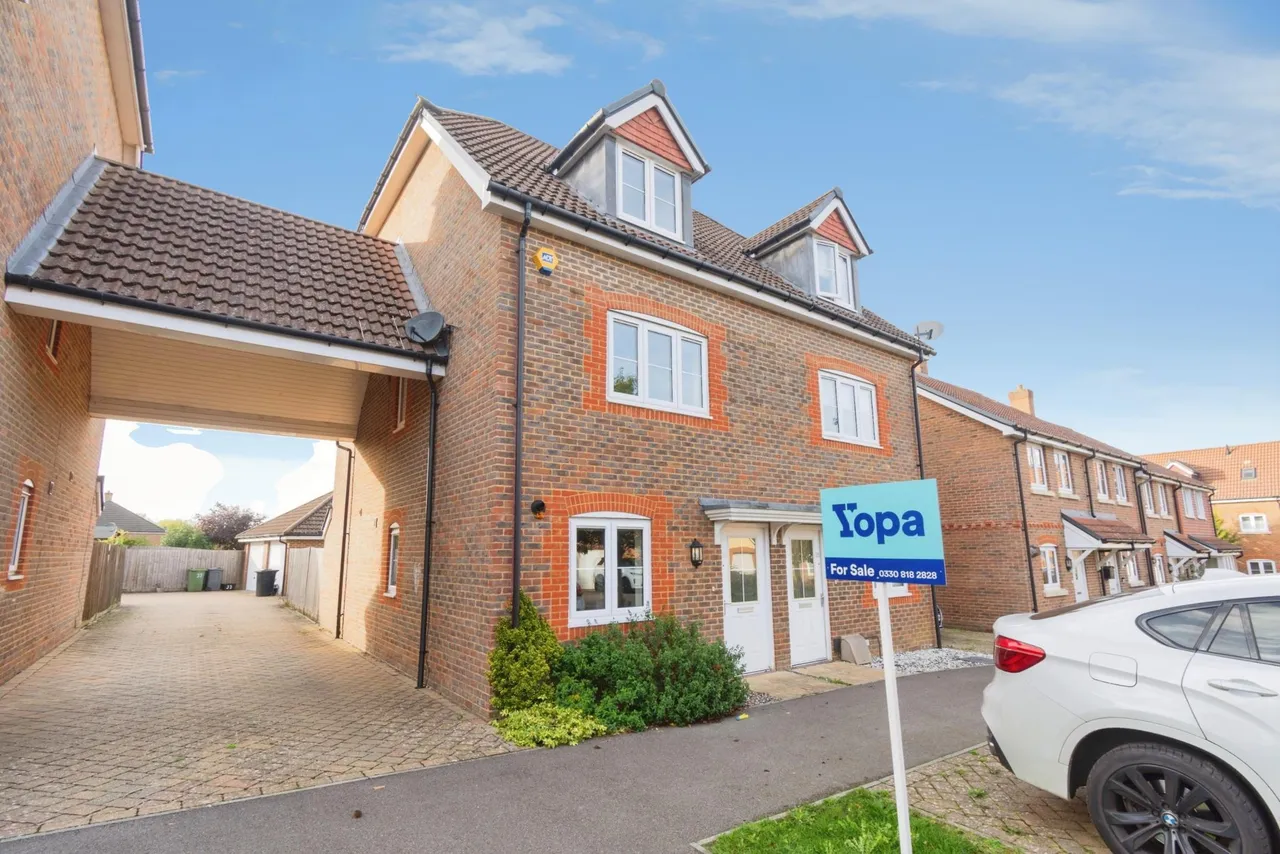 Silent Garden Road, Liphook, GU30, photo 2