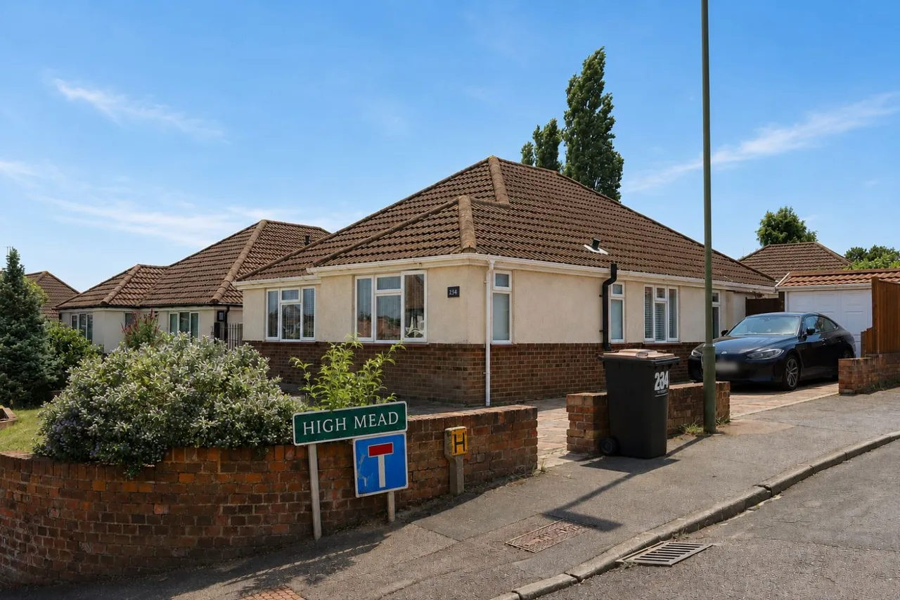 3 bed house for sale, Hawes Lane, West Wickham, BR4