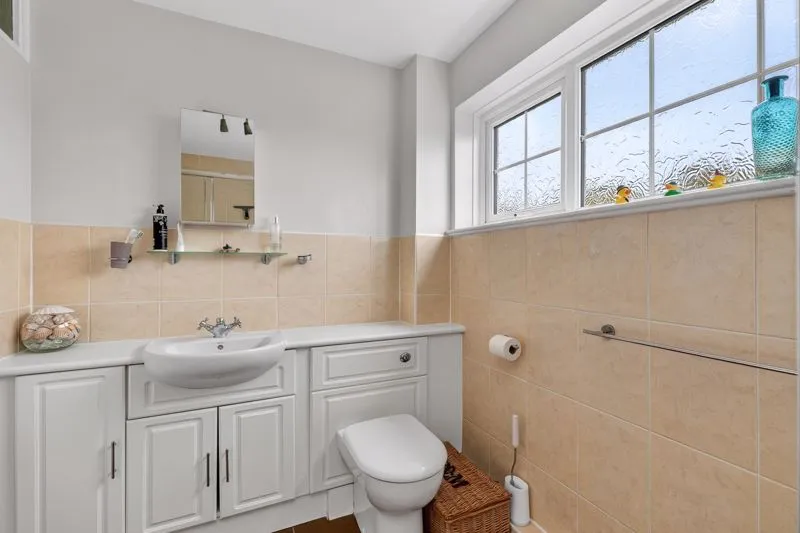 Marlborough Close Hersham, Walton-On-Thames KT12 4QS, photo 15