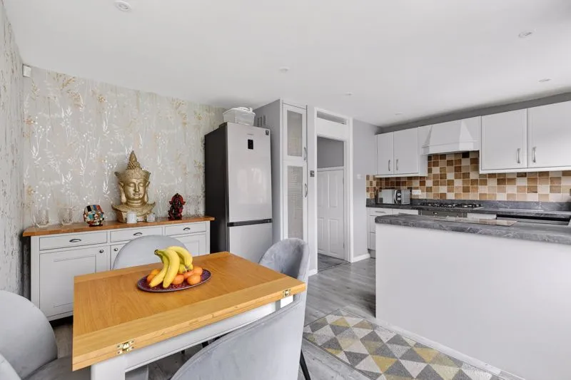 Marlborough Close Hersham, Walton-On-Thames KT12 4QS, photo 6