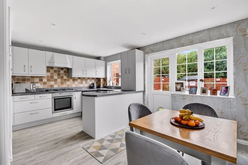 3 bed house for sale — Marlborough Close Hersham, Walton-On-Thames KT12 4QS