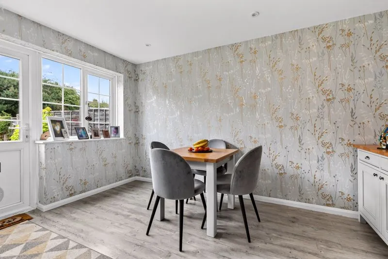 Marlborough Close Hersham, Walton-On-Thames KT12 4QS, photo 5