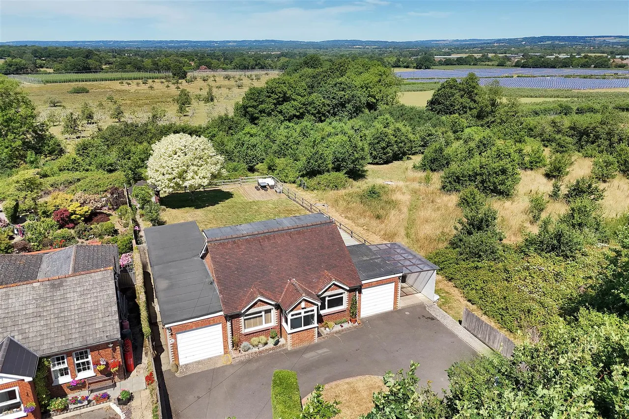 5 bed house for sale, Colts Hill, Five Oak Green
