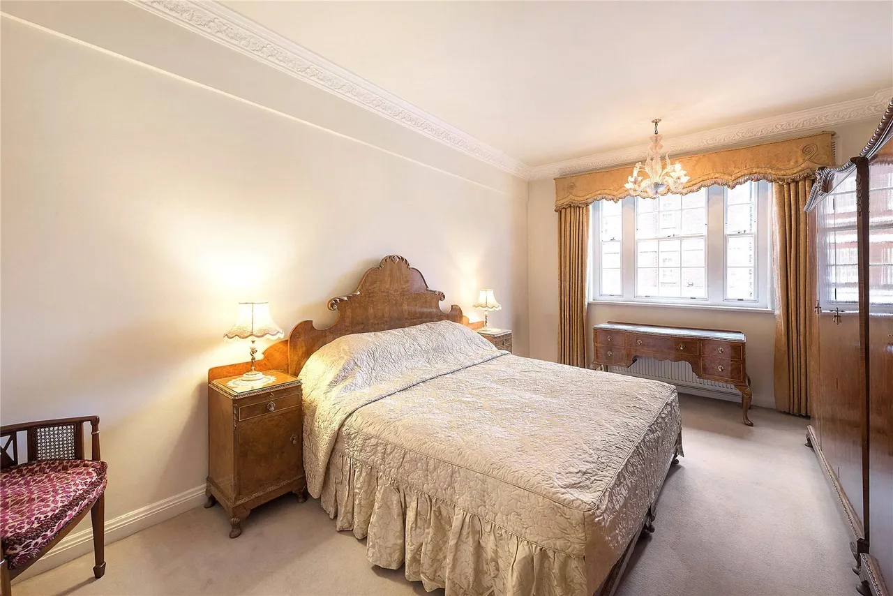 Duchess of Bedfords Walk, London, W8, photo 5