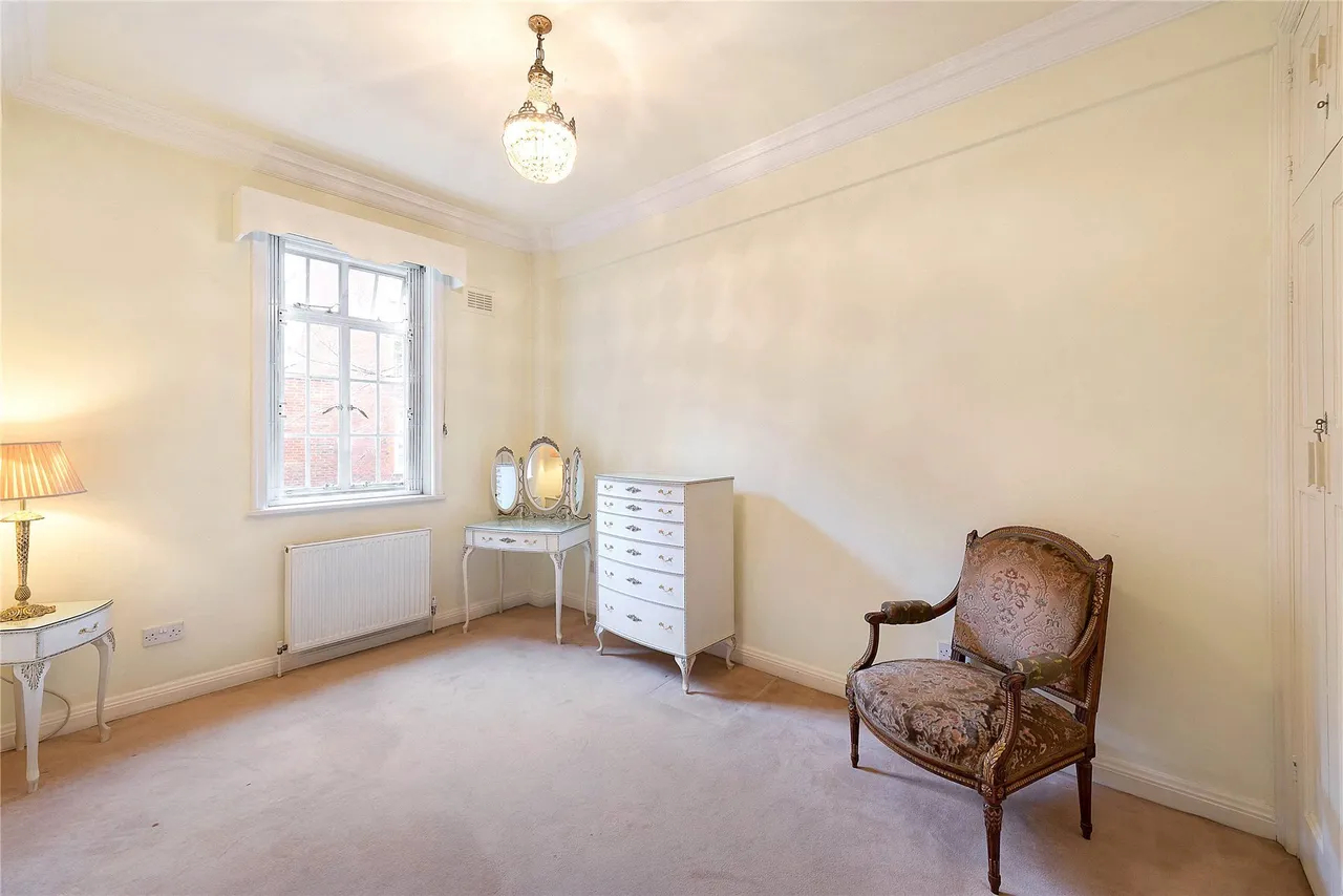 Duchess of Bedfords Walk, London, W8, photo 6