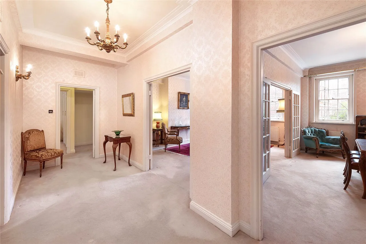 Duchess of Bedfords Walk, London, W8, photo 4