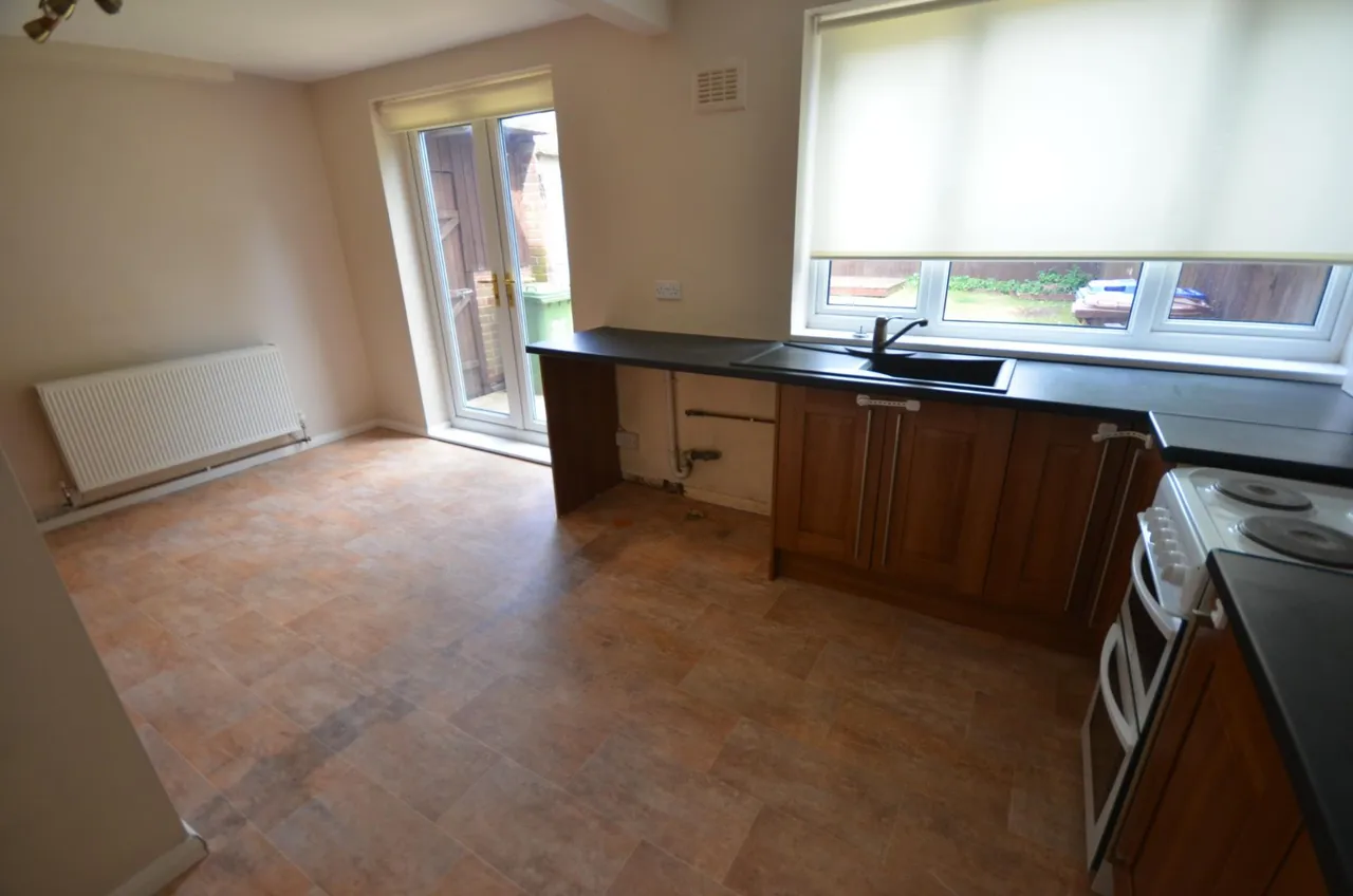 Castleford Avenue, Grimsby, DN34, photo 5
