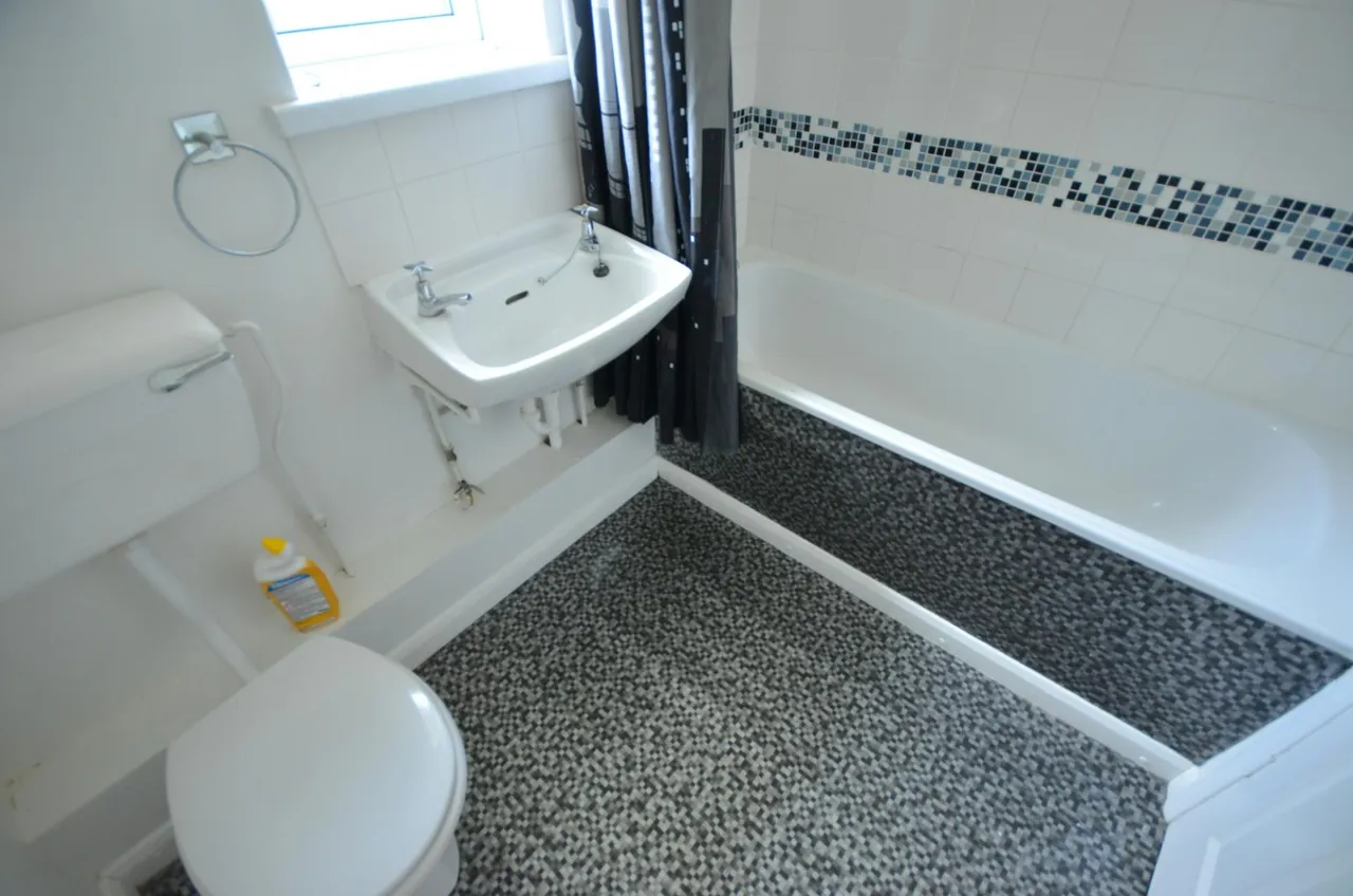 Castleford Avenue, Grimsby, DN34, photo 9