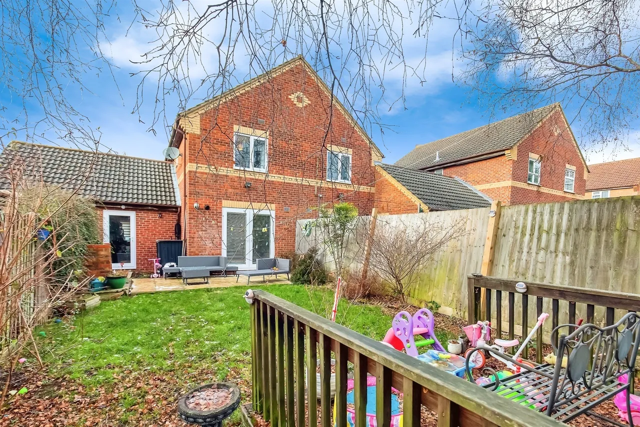 Lupin Close, Kettering, photo 12